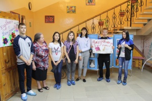 Ребята, отдыхающие в «Роднике»,  поздравили социальных педагогов с праздником