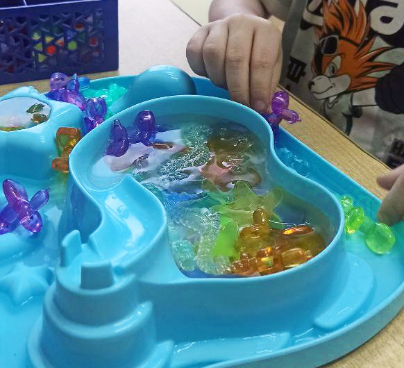 Психолог Наталья Гордиевских ввела на занятиях с детьми водотерапию
