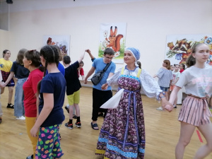 Знакомство ребят с русскими традициями в  «Роднике»