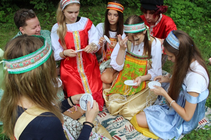 Одна земля — одна семья, или Как «Родник» народы объединил