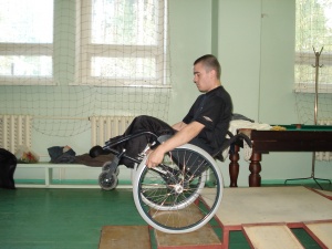 Равный - равному: тюменских инвалидов-колясочников научат независимости