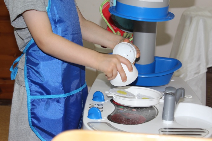 Педагоги центр «Родник» провели беседу с родителями, как предупредить скрытые риски в быту