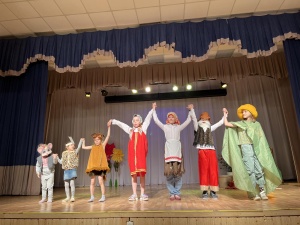Театрально-музыкальный экспромт подарили дети зрителям на заключительном концерте реабилитационного заезда