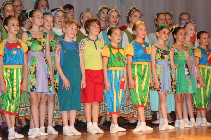 Реабилитация искусством. На сцене «Центра комплексной реабилитации «Родник» артисты ДШИ «Гармония»