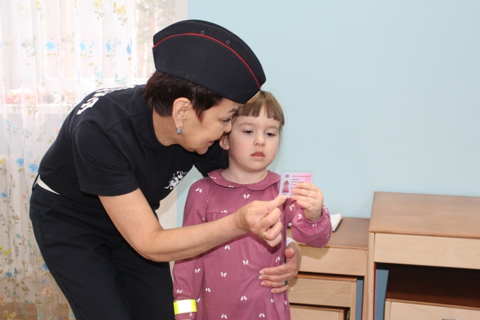 В «Центре комплексной реабилитации «Родник» дети получают водительские права… на управление велосипедом и самокатом